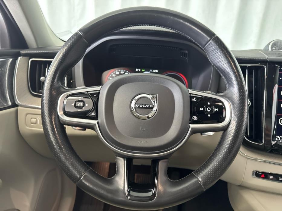 VOLVO XC60 2018