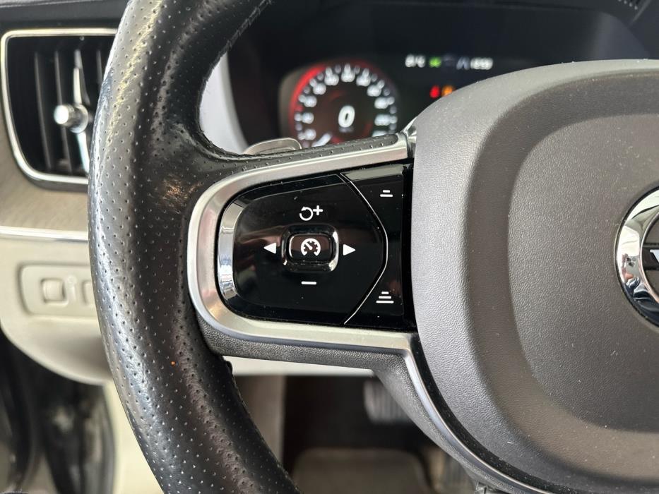 VOLVO XC60 2018