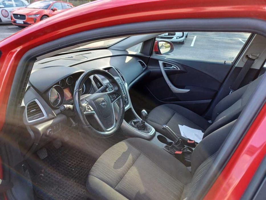 OPEL Astra 2012