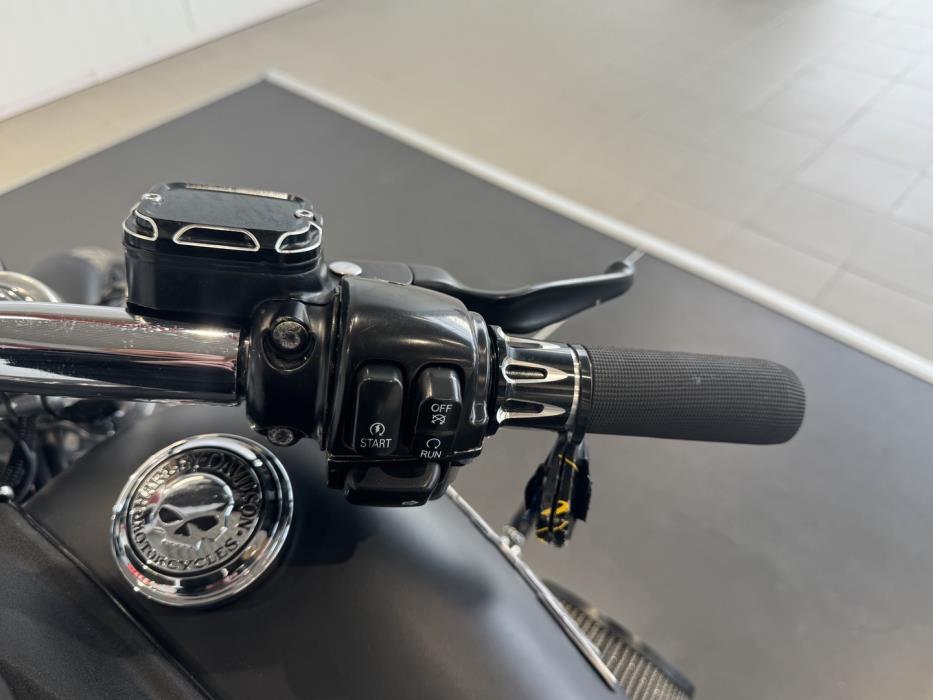 HARLEY-DAVIDSON DYNA 2007