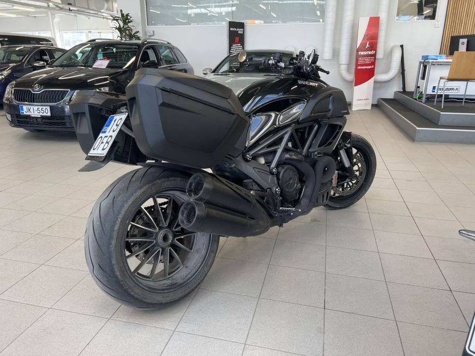 DUCATI DIAVEL 2012