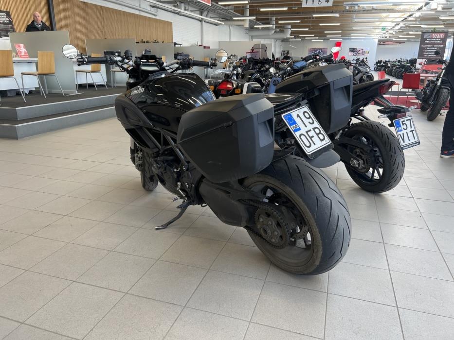 DUCATI DIAVEL 2012