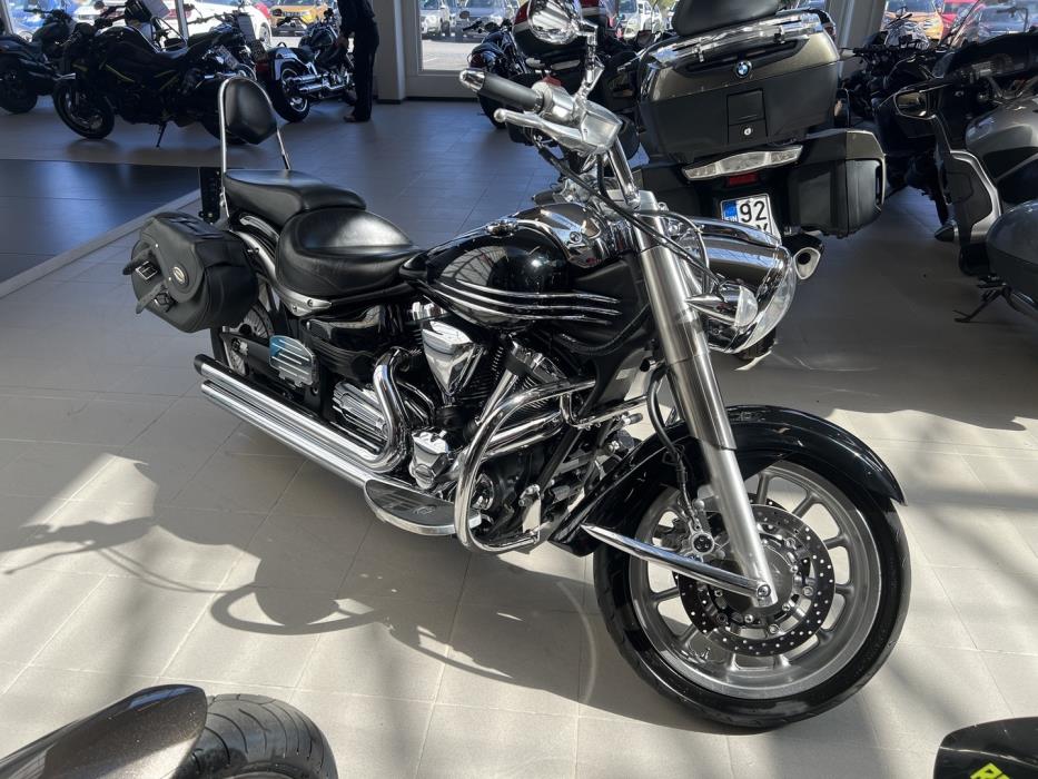 YAMAHA XV 2011