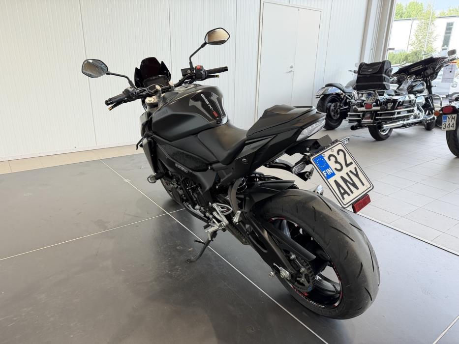 SUZUKI GSX-S 2022