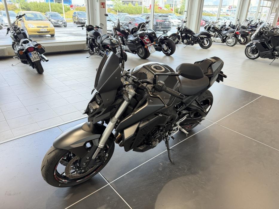 SUZUKI GSX-S 2022