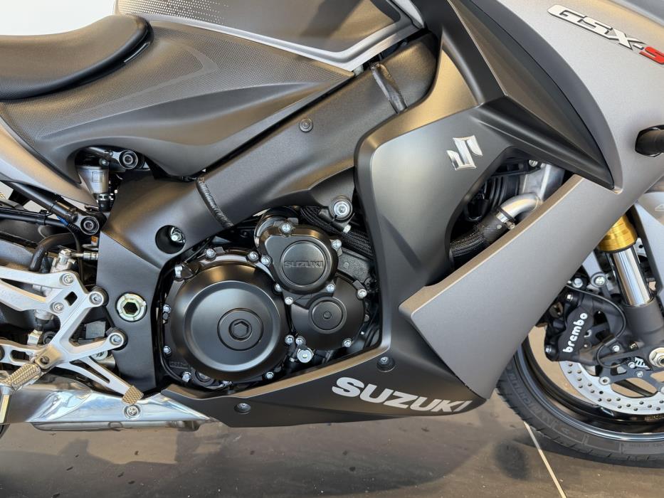 SUZUKI GSX-S 2016