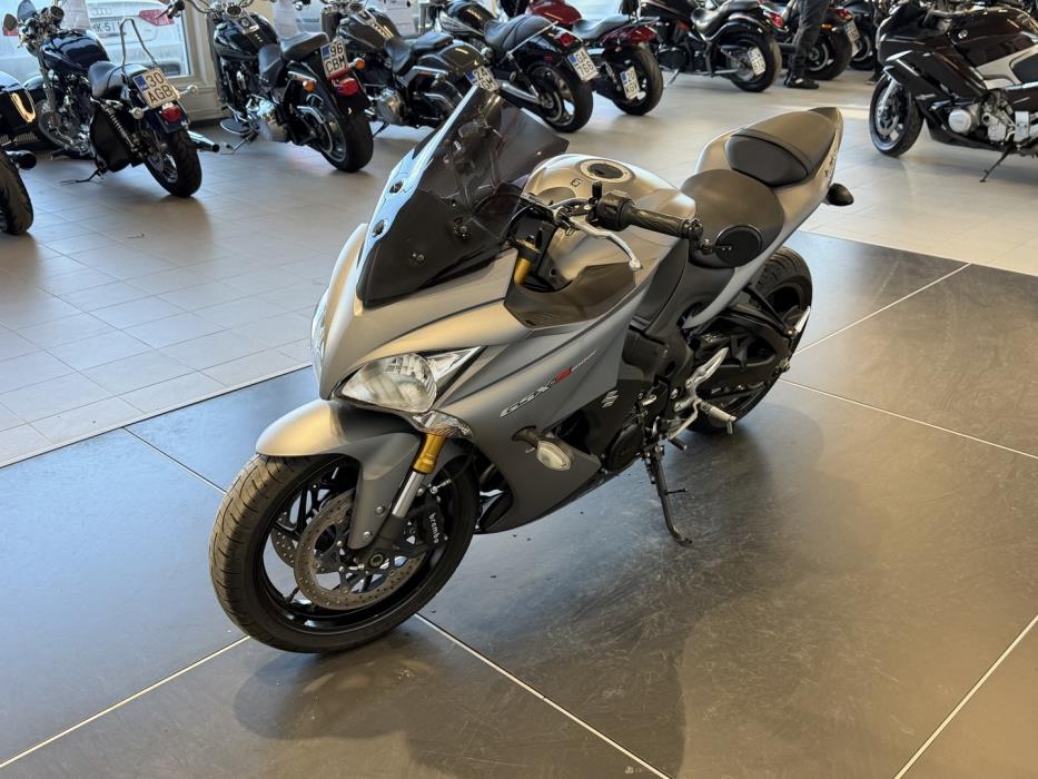 SUZUKI GSX-S 2016