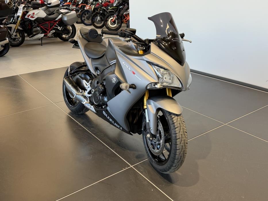 SUZUKI GSX-S 2016