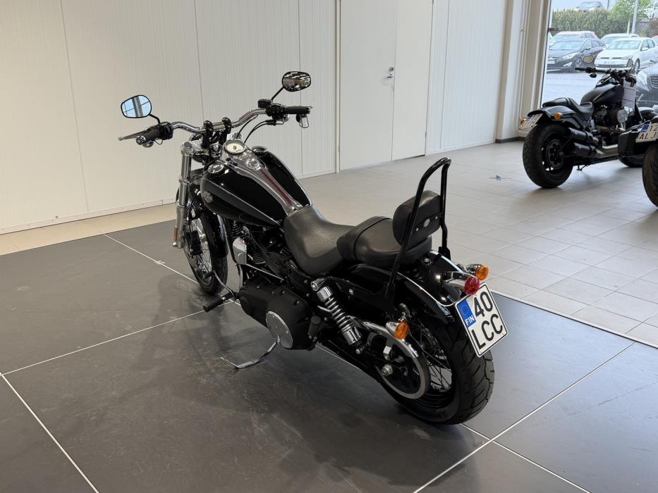 HARLEY-DAVIDSON DYNA 2011