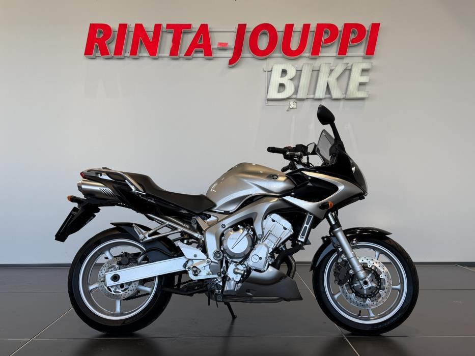 YAMAHA FZ6-S 2004