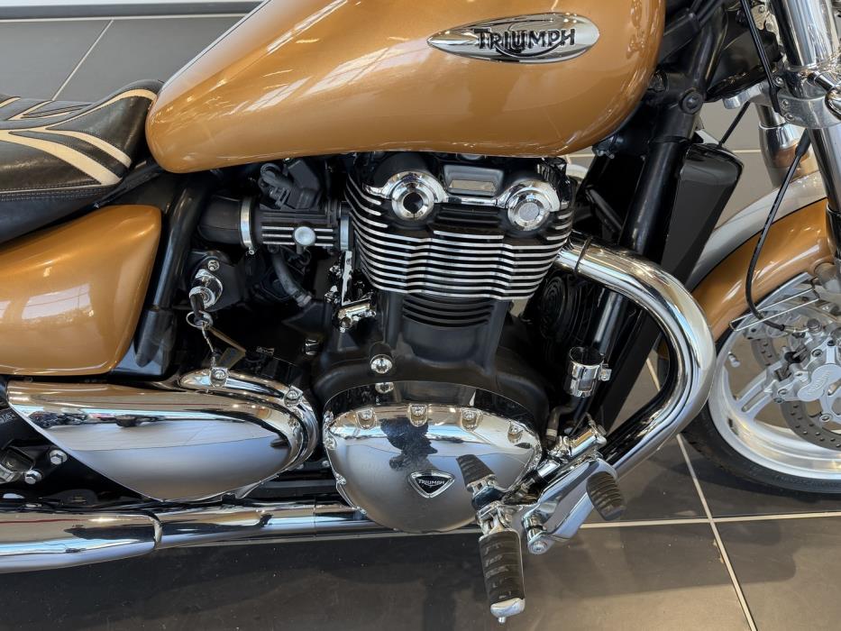 TRIUMPH Thunderbird 2010