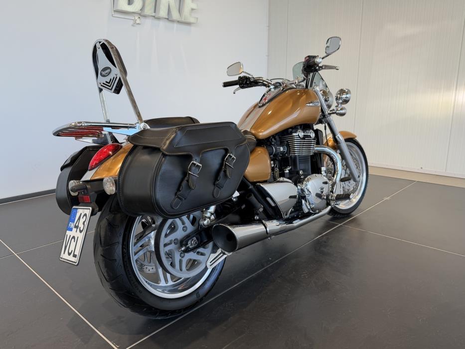 TRIUMPH Thunderbird 2010