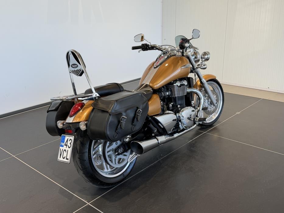 TRIUMPH Thunderbird 2010