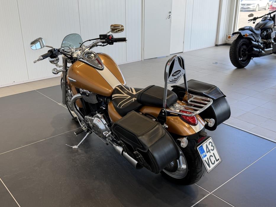 TRIUMPH Thunderbird 2010