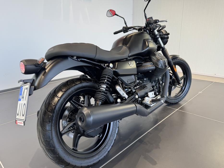 MOTO GUZZI V7 2023