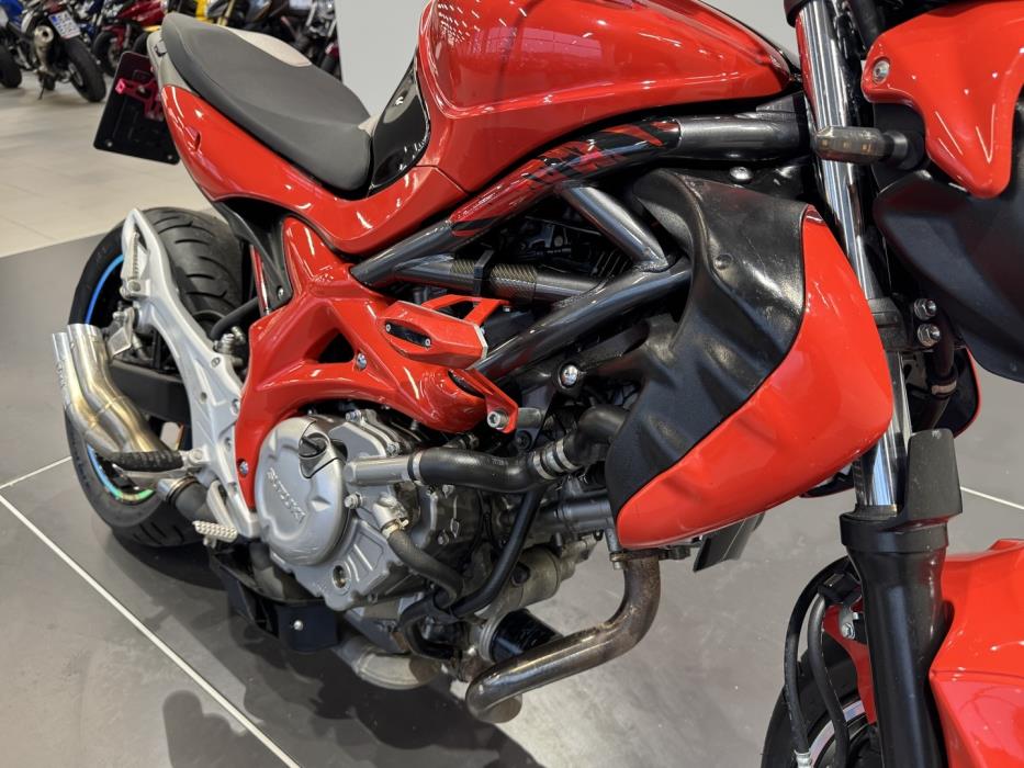 SUZUKI SFV 650 GLADIUS 2010