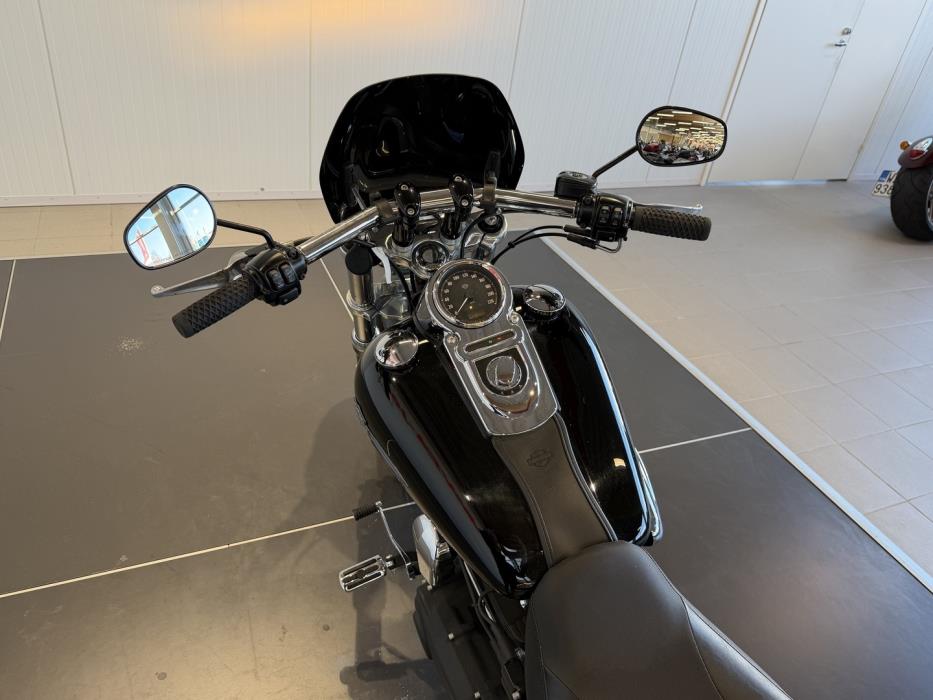 HARLEY-DAVIDSON DYNA 2012