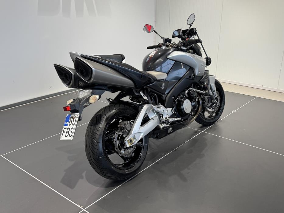 SUZUKI GSX 2010