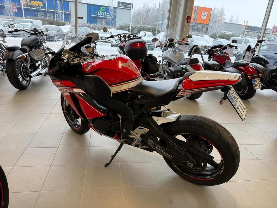 HONDA CBR 2010