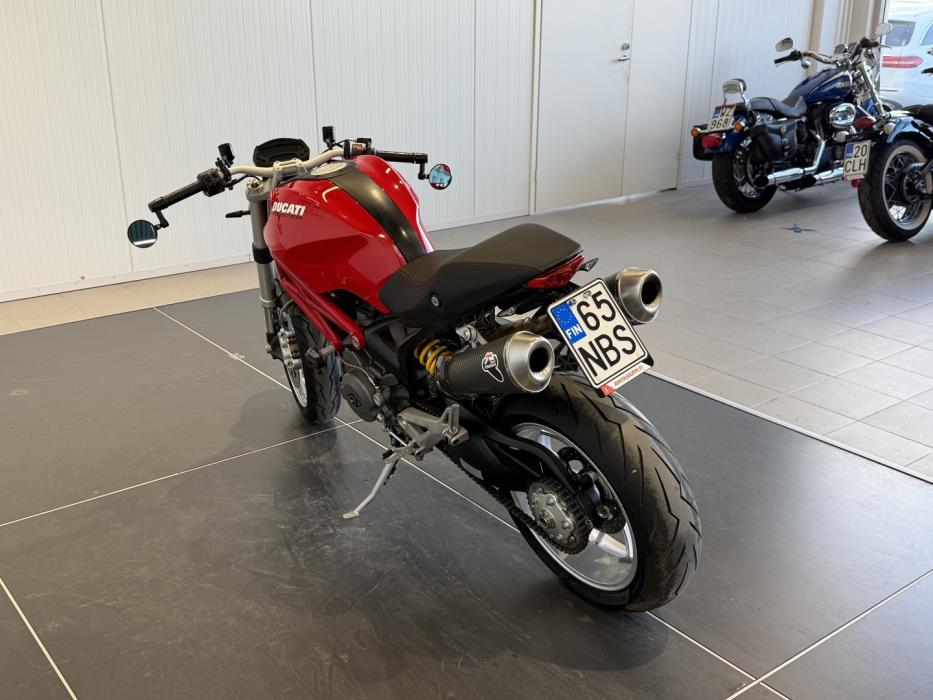 DUCATI MONSTER 2011