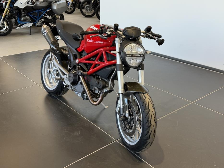 DUCATI MONSTER 2011
