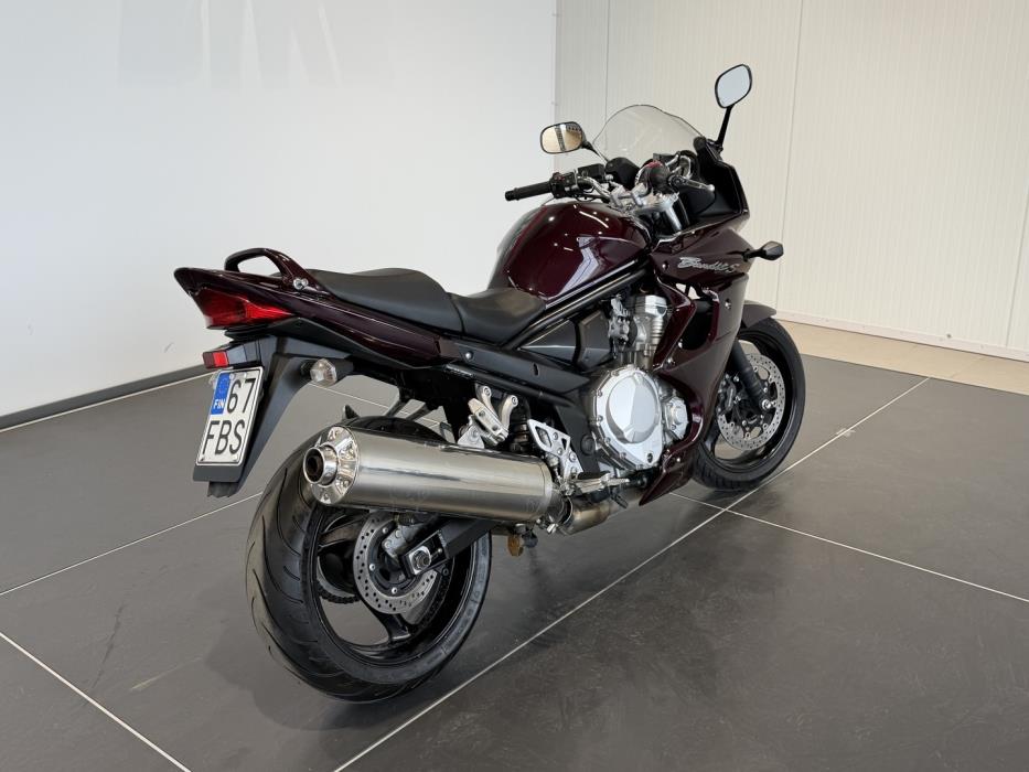 SUZUKI GSF 2010
