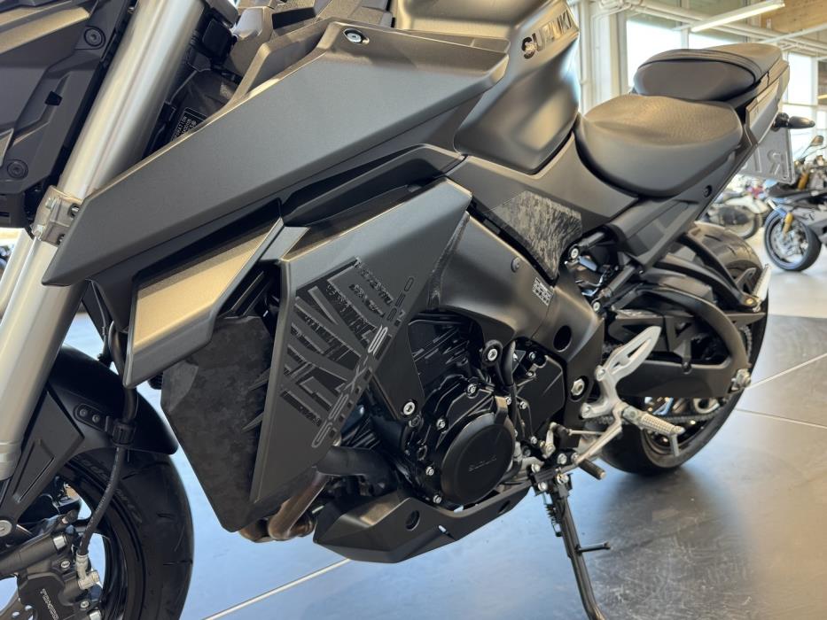 SUZUKI GSX-S 2023