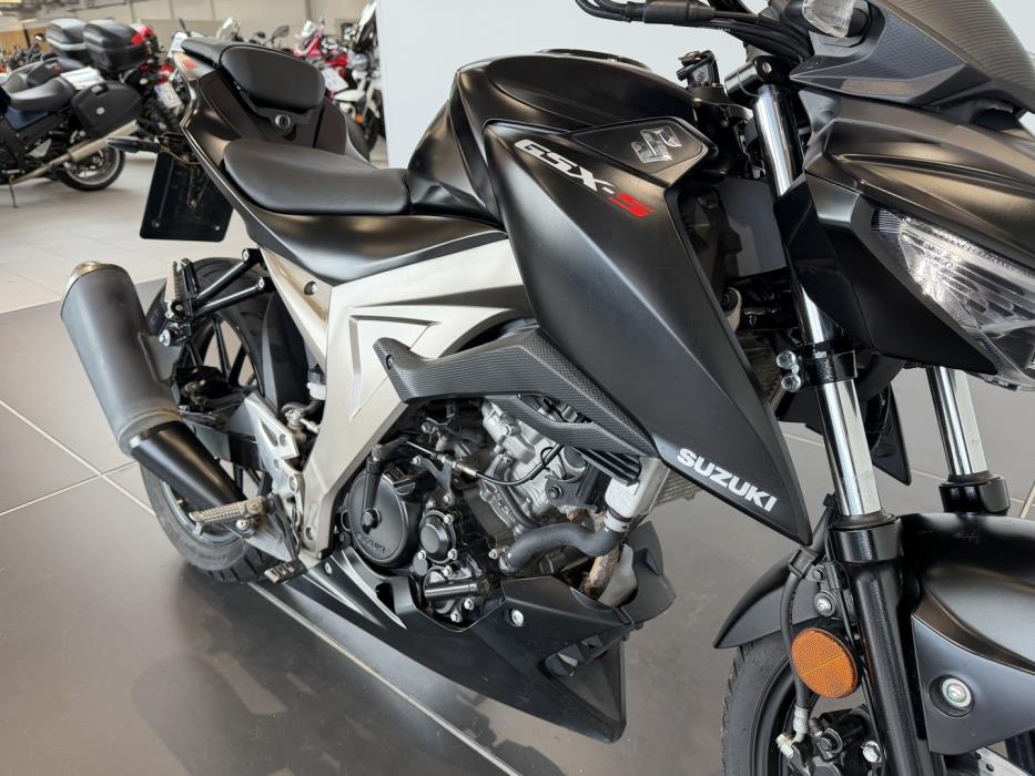 SUZUKI GSX-S 2017