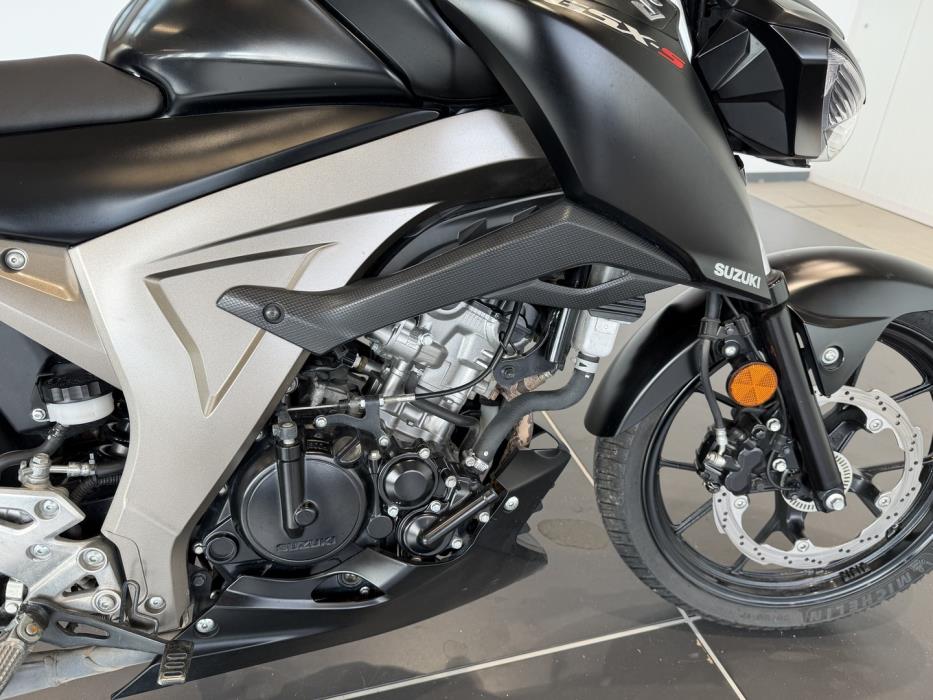 SUZUKI GSX-S 2017