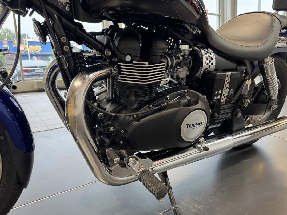TRIUMPH SPEEDMASTER 2013