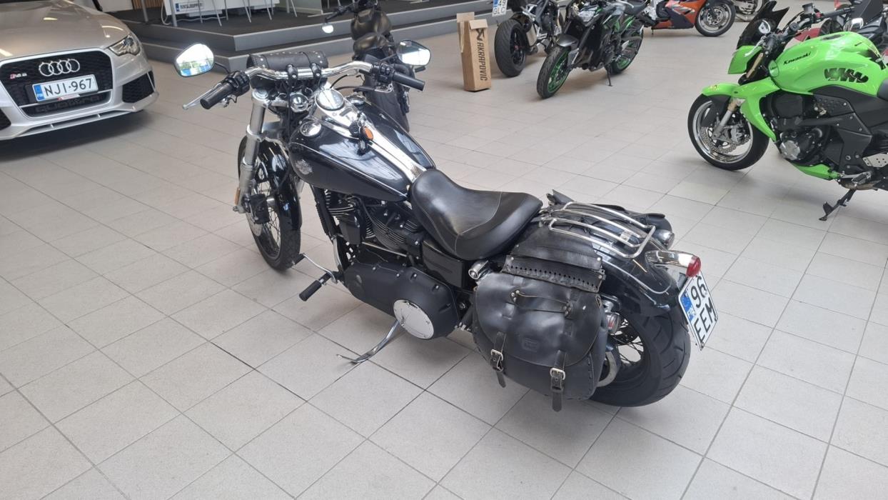 HARLEY-DAVIDSON DYNA 2012