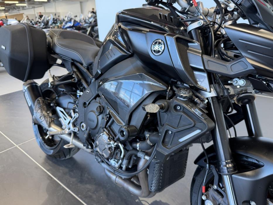 YAMAHA MT-10 2018