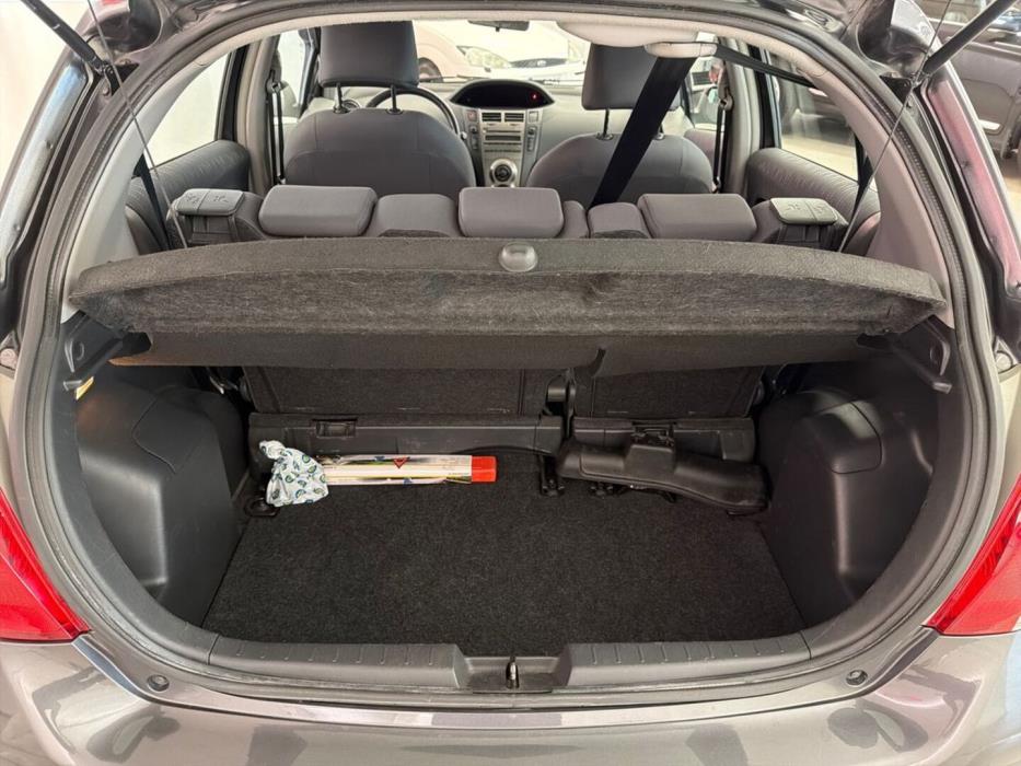 TOYOTA Yaris 2009