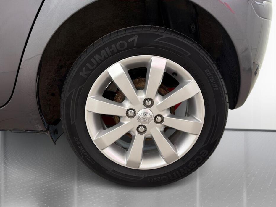 TOYOTA Yaris 2009