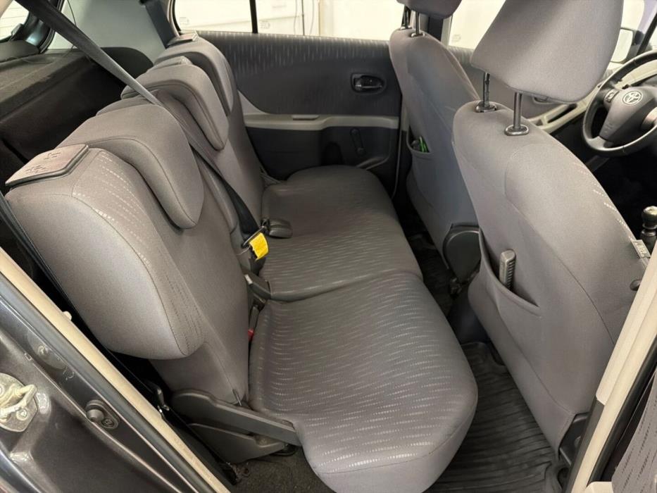 TOYOTA Yaris 2009