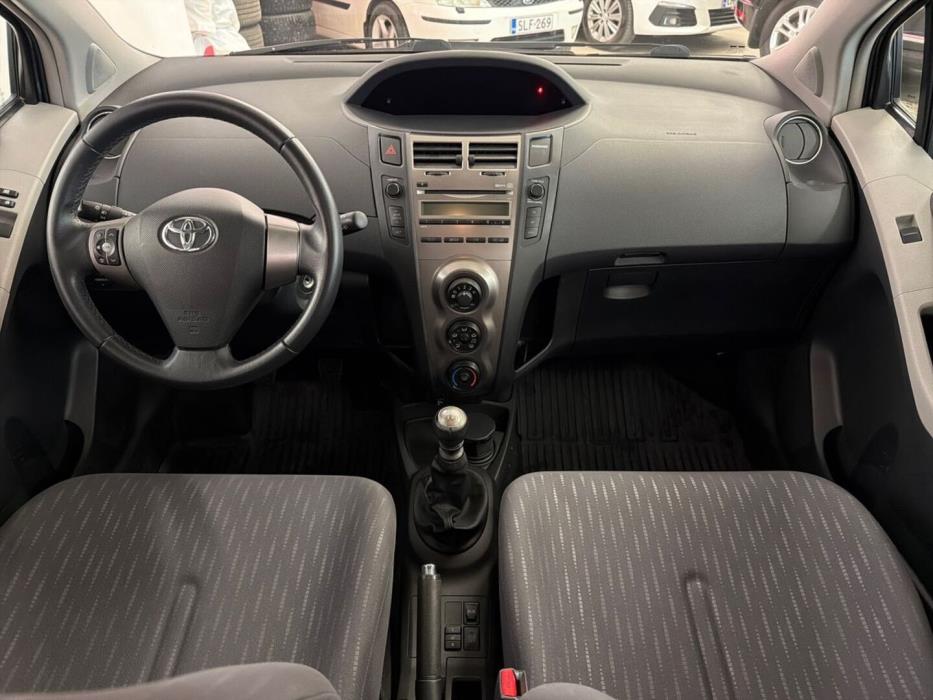 TOYOTA Yaris 2009