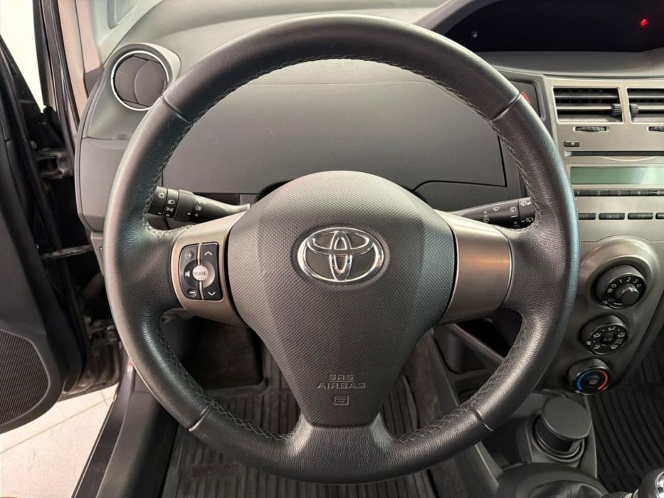 TOYOTA Yaris 2009