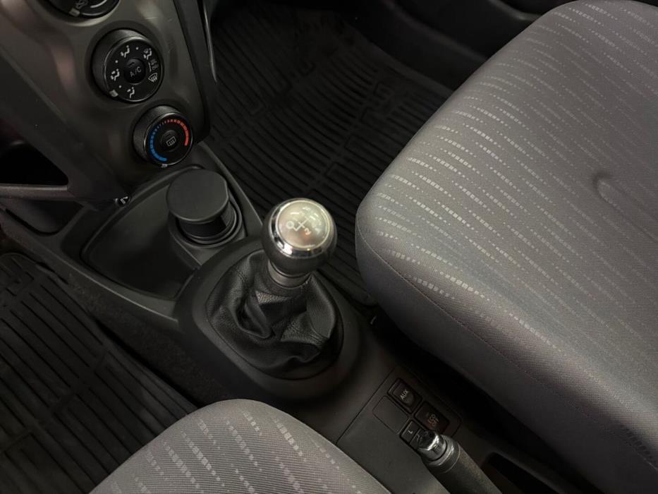 TOYOTA Yaris 2009