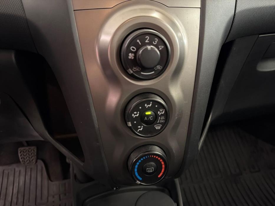 TOYOTA Yaris 2009