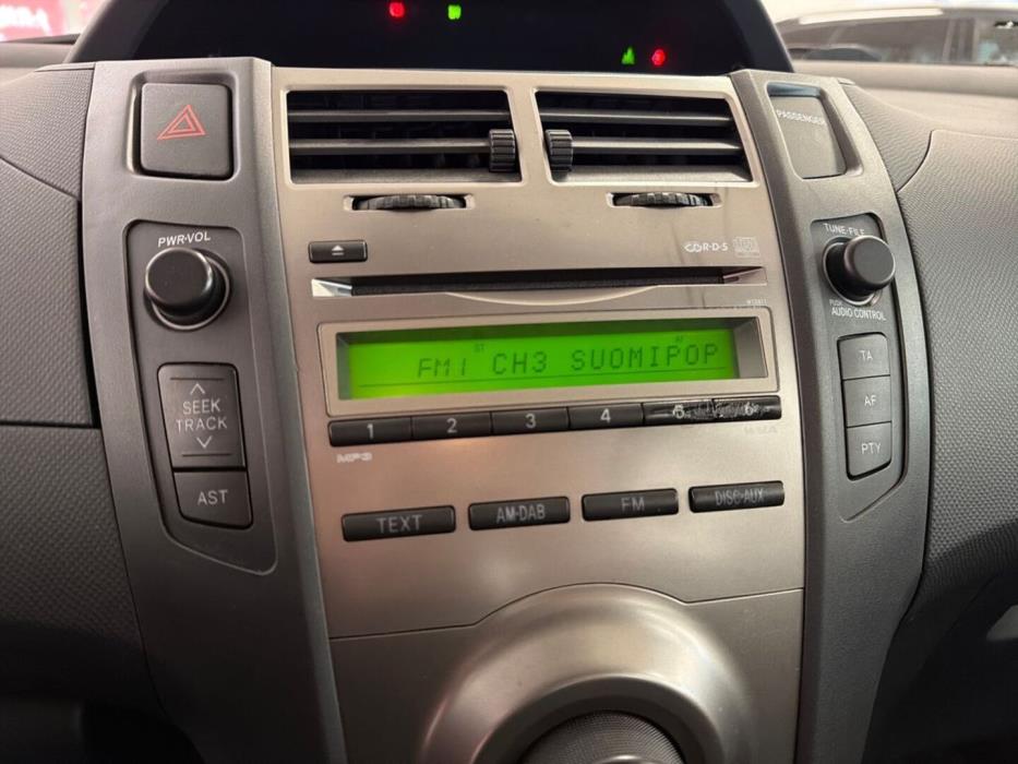 TOYOTA Yaris 2009