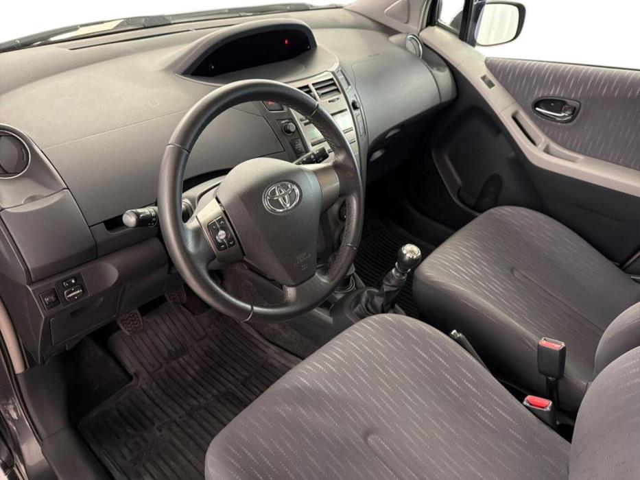 TOYOTA Yaris 2009