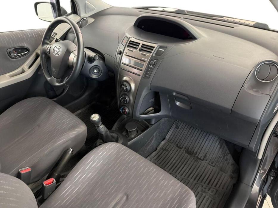 TOYOTA Yaris 2009
