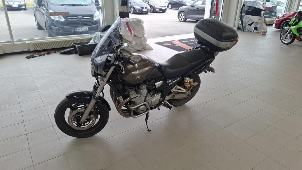 YAMAHA XJR 2008