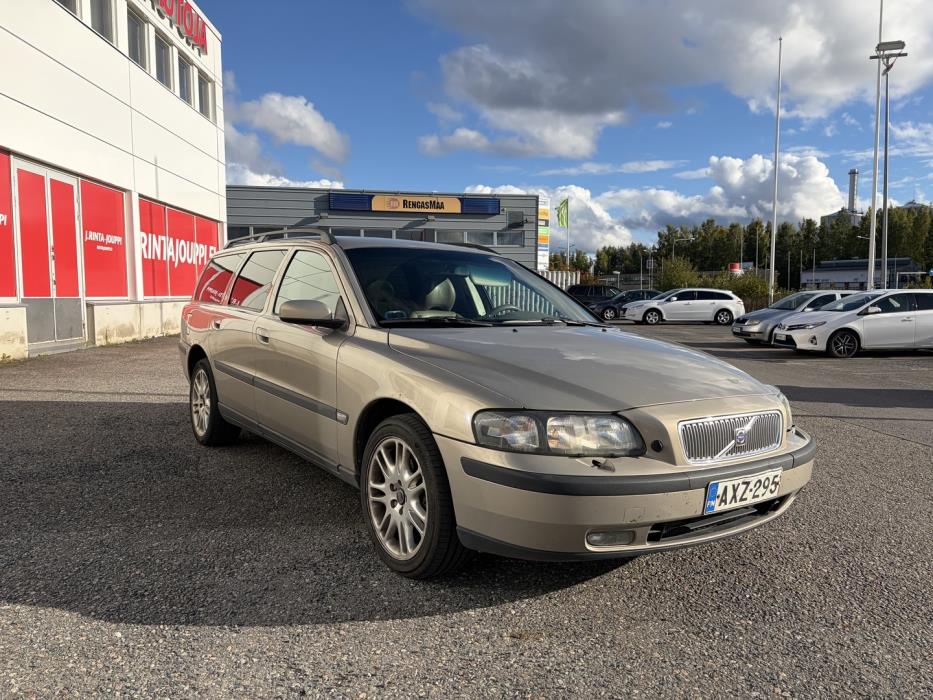 VOLVO V70 2004