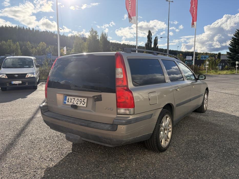 VOLVO V70 2004