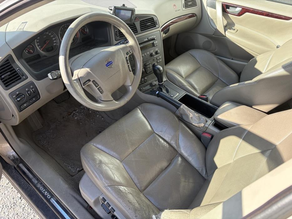 VOLVO V70 2004