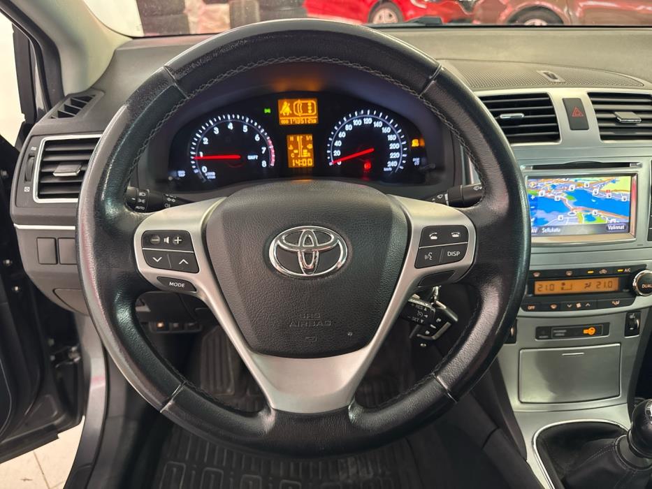 TOYOTA Avensis 2012