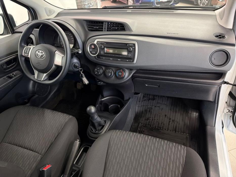 TOYOTA Yaris 2014
