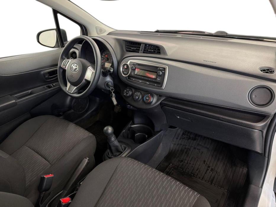 TOYOTA Yaris 2014