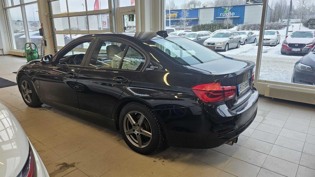 BMW 330 2017